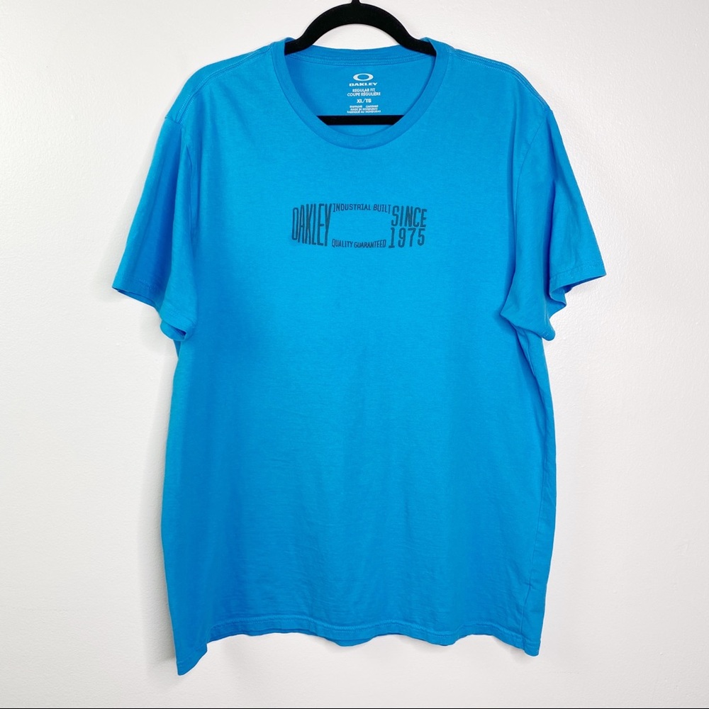 Men’s Oakley tshirt